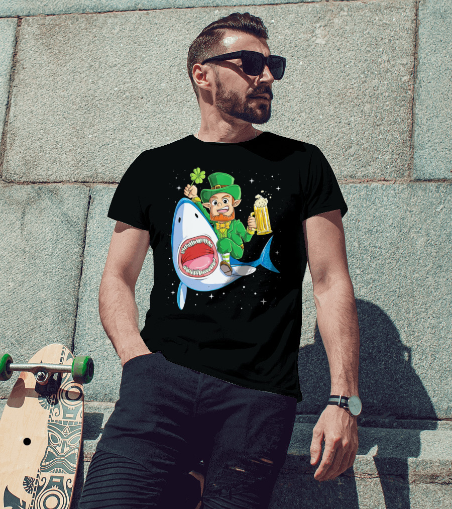 St Patricks Day Leprechaun Riding Shark With Beer Stein And Shamrock T-Shirt