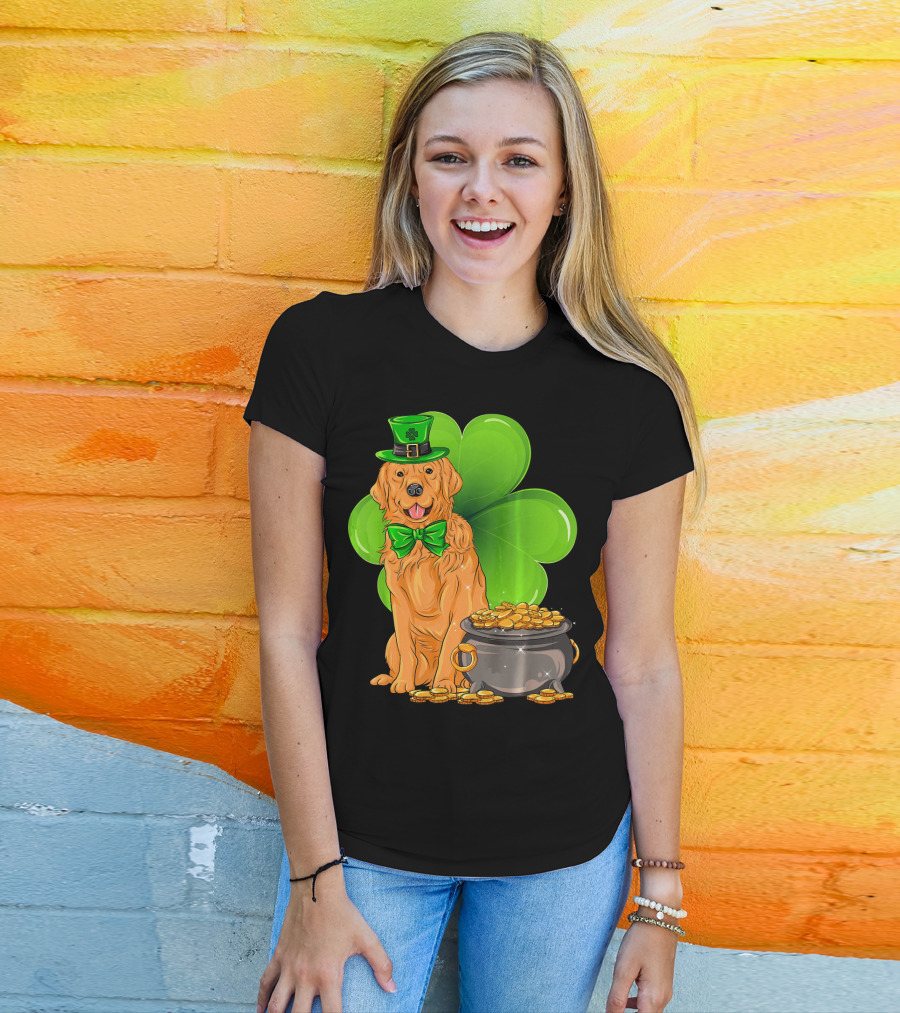 Golden Retriever St Patricks Day Leprechaun With Shamrock And Pot Of Gold T-Shirt