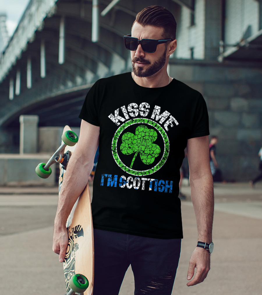 Kiss Me I'm Scottish Shamrock St Patricks Day T-Shirt