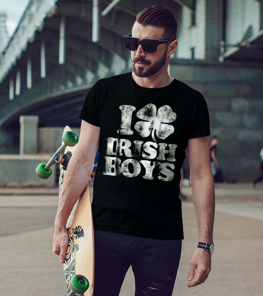 I Love Irish Boys Vintage Shamrock Irish Boys Shamrock T-Shirt