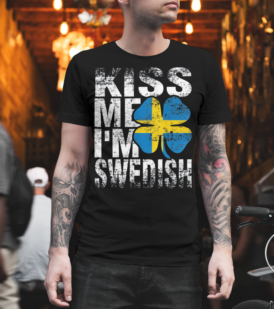 Kiss Me I'm Swedish St Patricks Day Shamrock Swedish Flag Motif T-Shirt