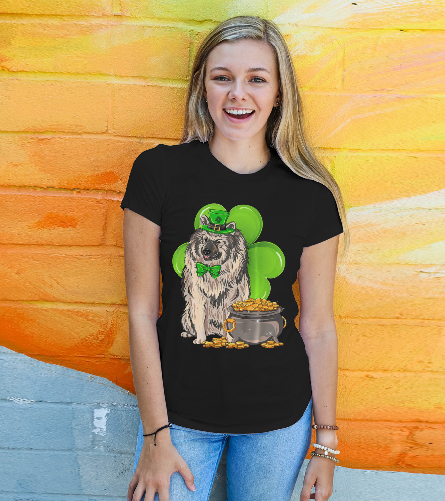 Keeshond St Patricks Day Leprechaun Dog Clover Pot Of Gold T-Shirt