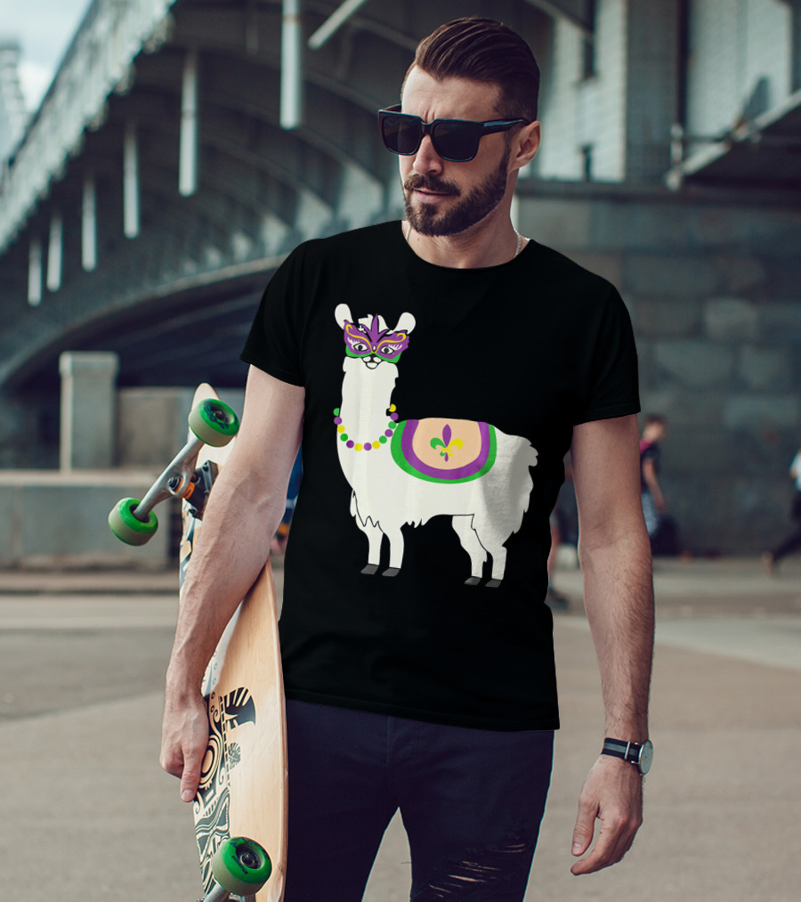 Mardi Gras Llama With Fleur-de-Lis Beads And Mask For Funny Carnival Party T-Shirt