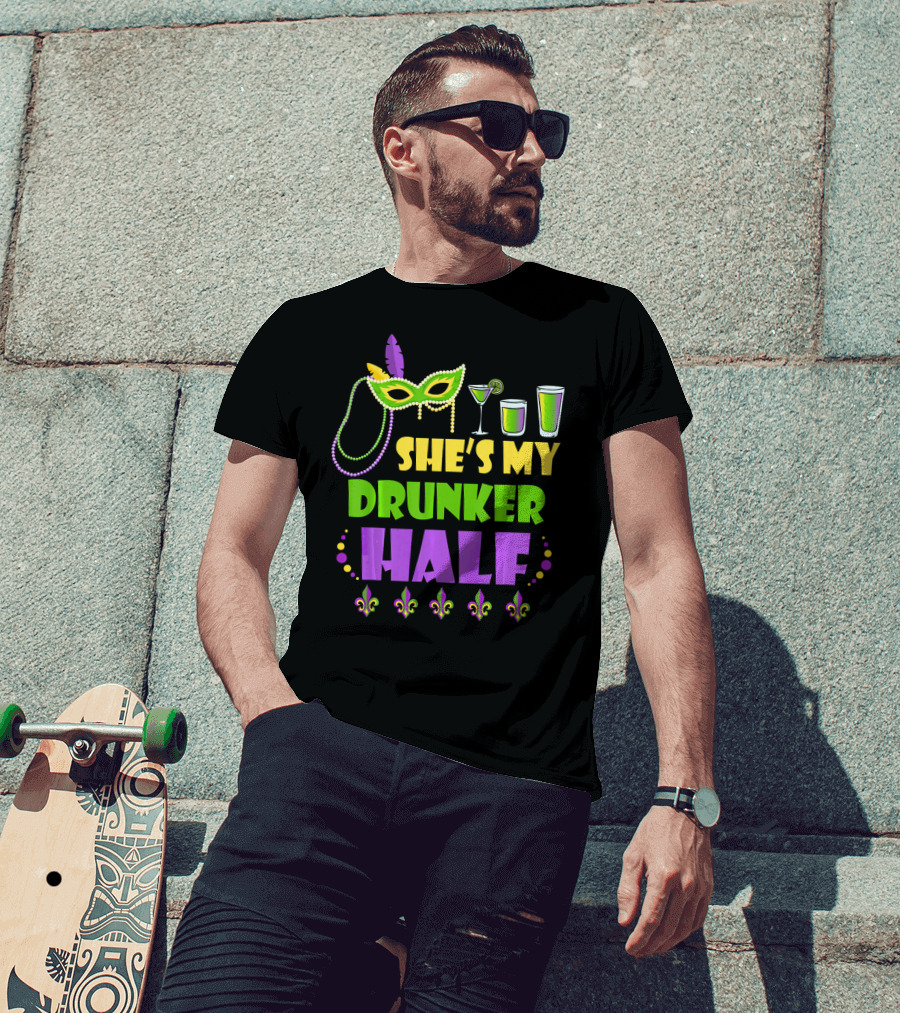 She's My Drunker Half Mardi Gras Mask Beads Cocktails Fleur De Lis T-Shirt