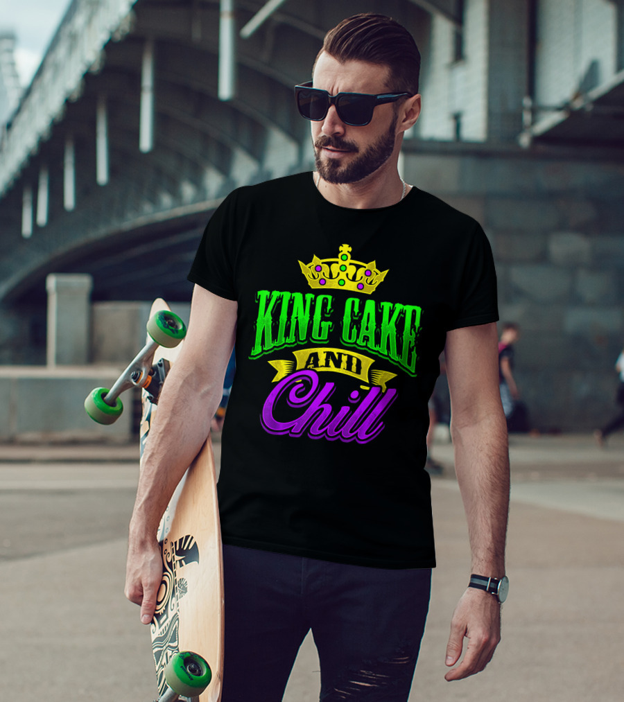 King Cake And Chill Mardi Gras Crown Celebratory T-Shirt