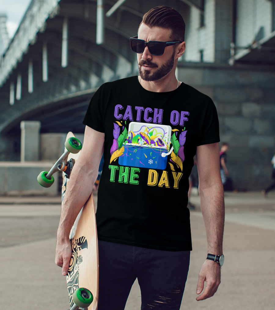 Catch Of The Day Funny Mardi Gras Beads Masks Crawfish T-Shirt
