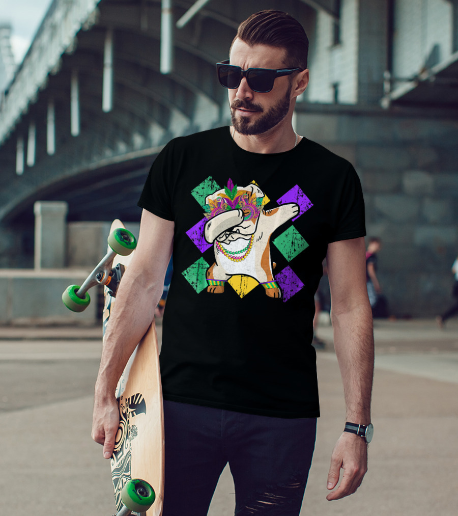 Funny BullDog Dabbing With Mardi Gras Mask And Beads On Colorful Diamond Background T-Shirt