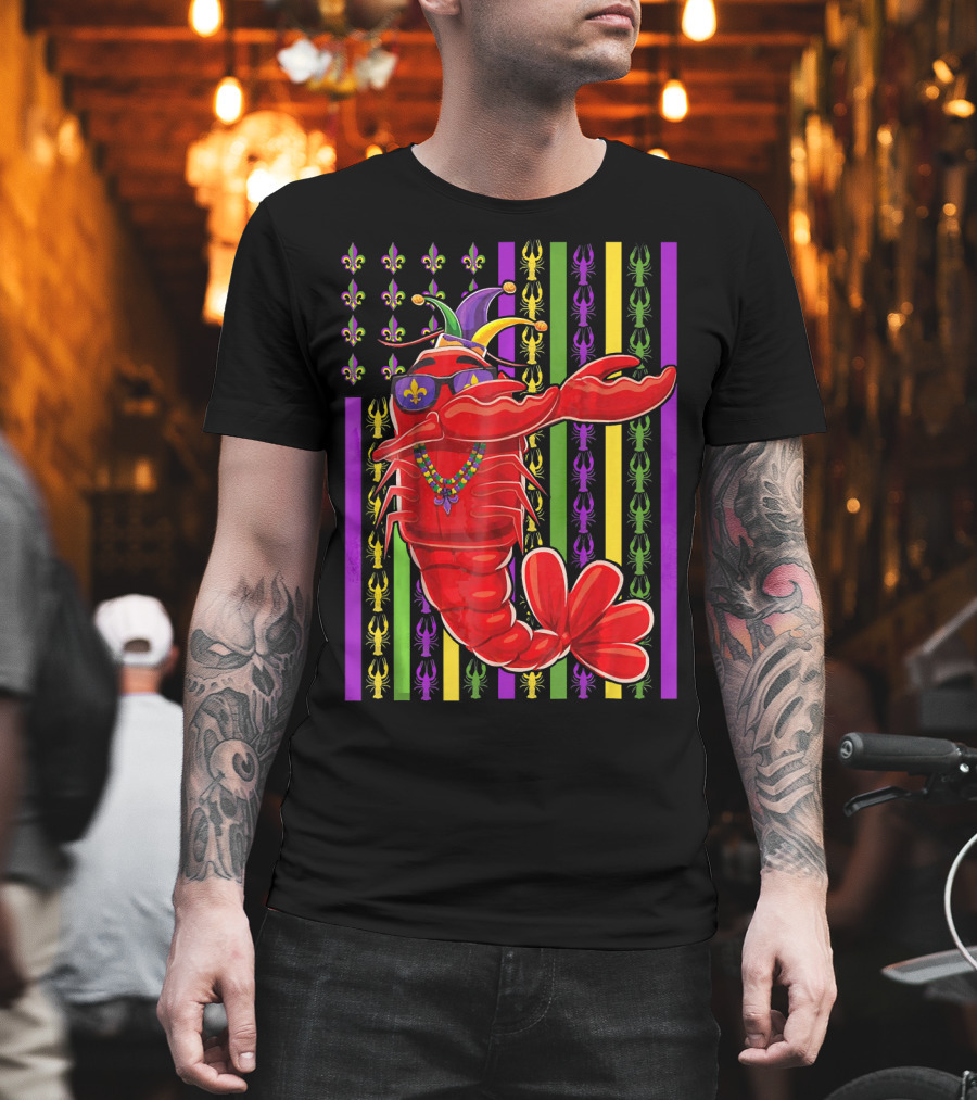 Funny Mardi Gras Crawfish Dabbing Americ Jester Hat Beads Fleur-de-Lis Stripes T-Shirt