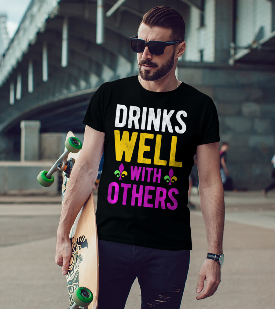 Drinks Well With Others Mardi Gras Fleur-de-Lis Symbols T-Shirt