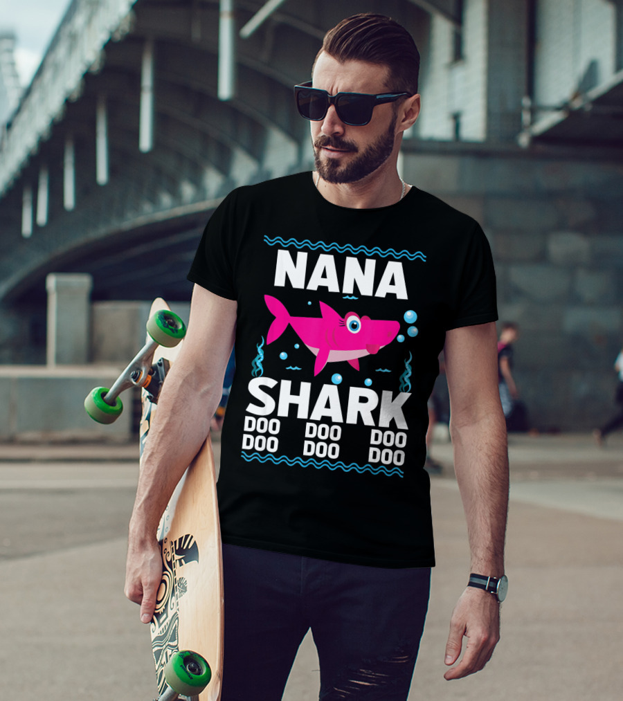 Nana Shark Doo Doo Pink Cartoon With Bubbles T-Shirt