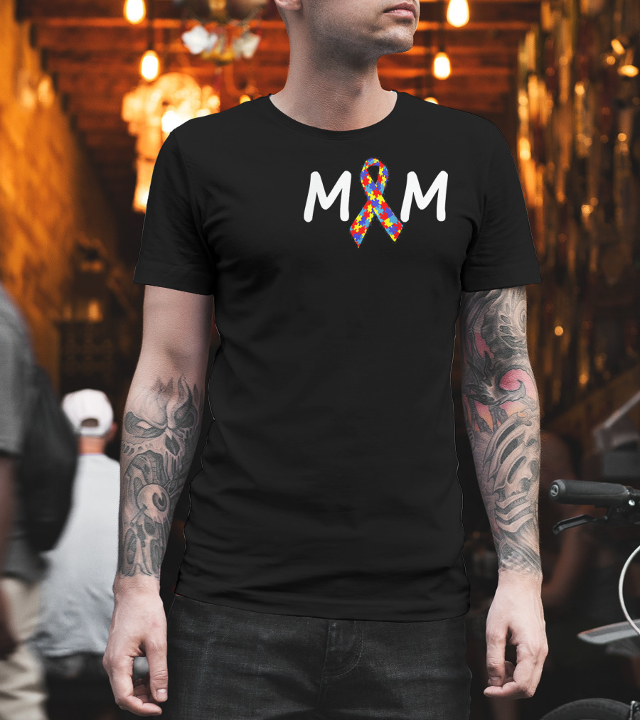 MOM Puzzle Ribbon Autism Awareness T-Shirt