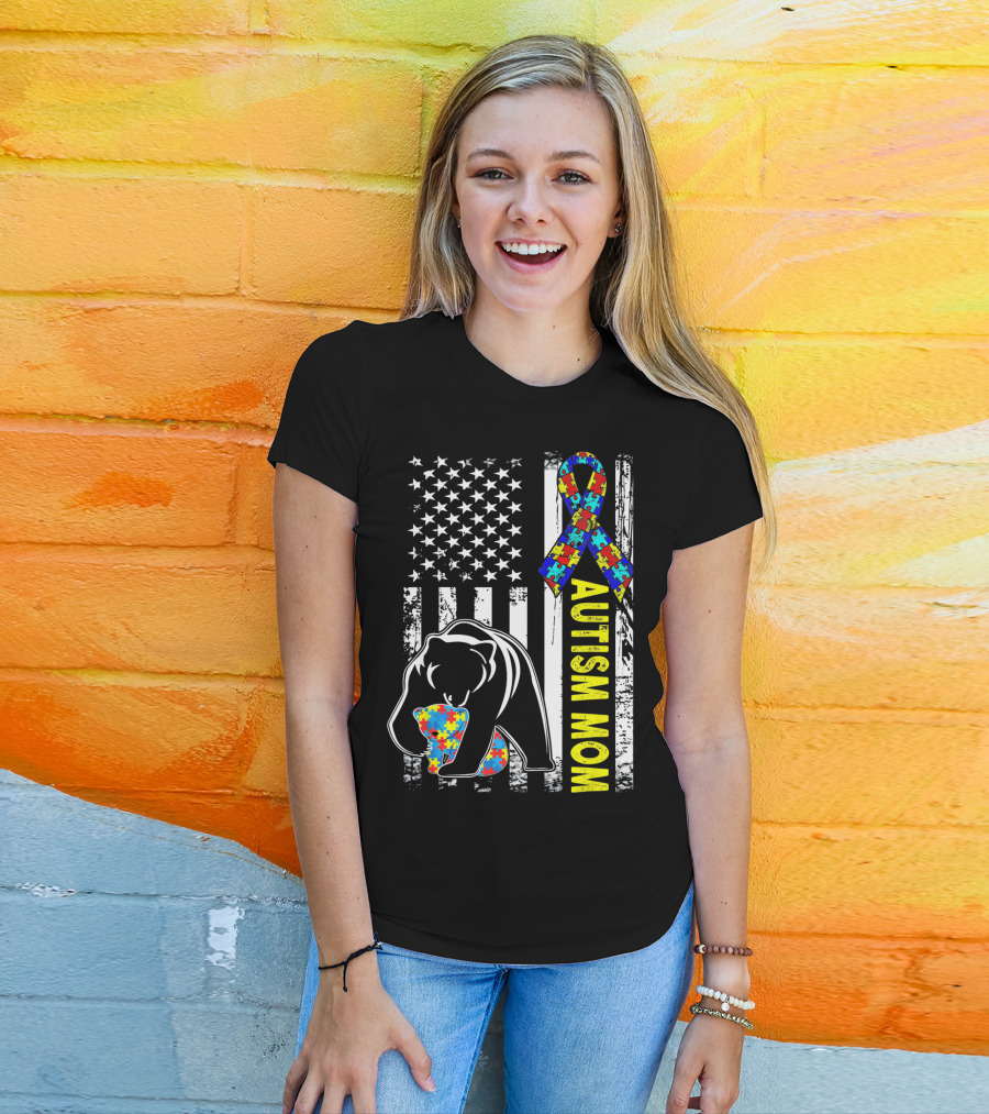 Autism Mom Bear With Puzzle Ribbon And American Flag T-Shirt