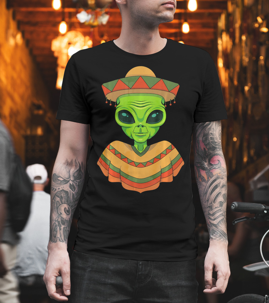 Cinco De Mayo Green Alien Wearing Sombrero And Poncho T-Shirt