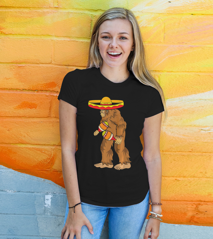 Bigfoot Sombrero Maracas Cinco De Mayo T-Shirt