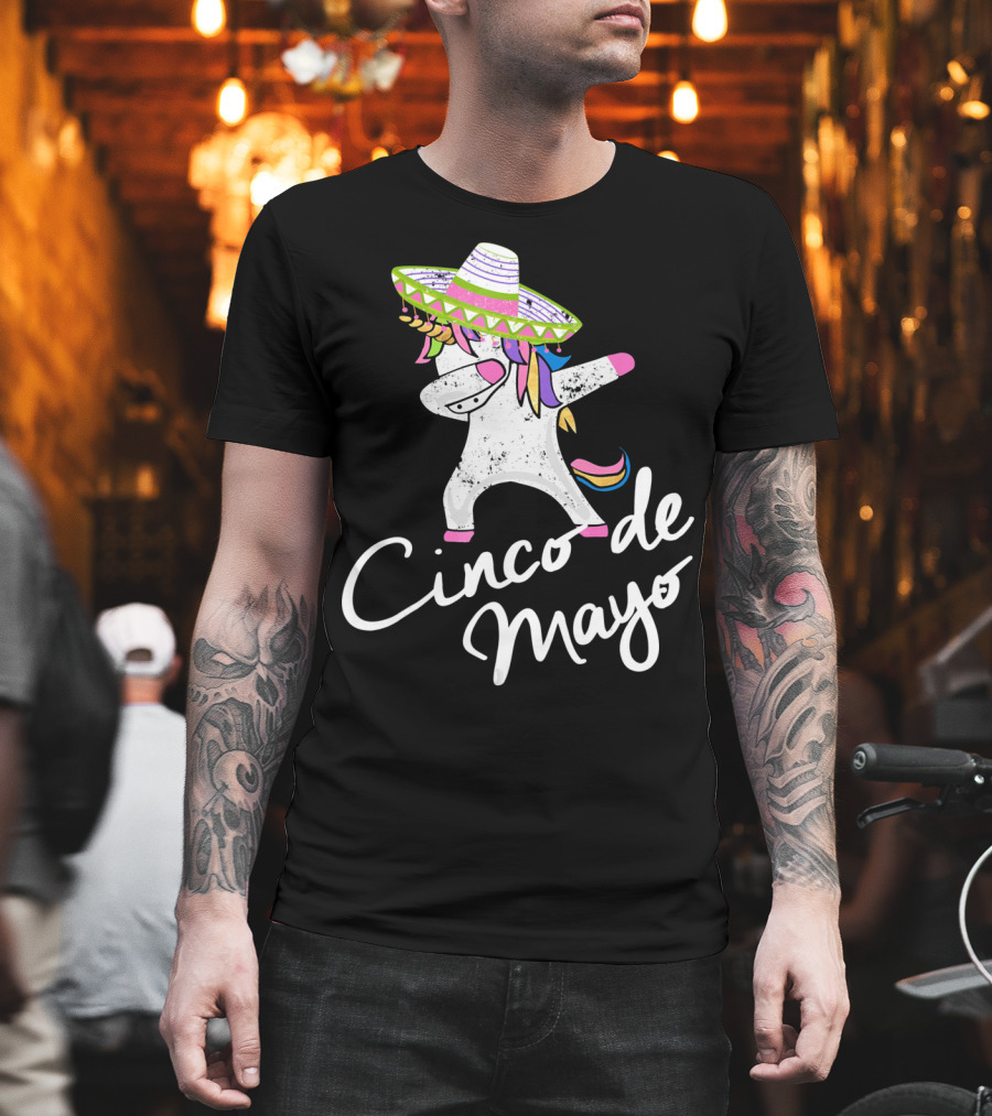 Cinco De Mayo Funny Dabbing Unicorn Sombrero T-Shirt