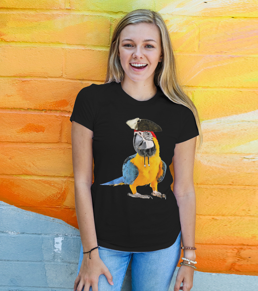 Parrot Of The Caribbean Bird Pirate Hall Macaw With Tricorn Hat T-Shirt