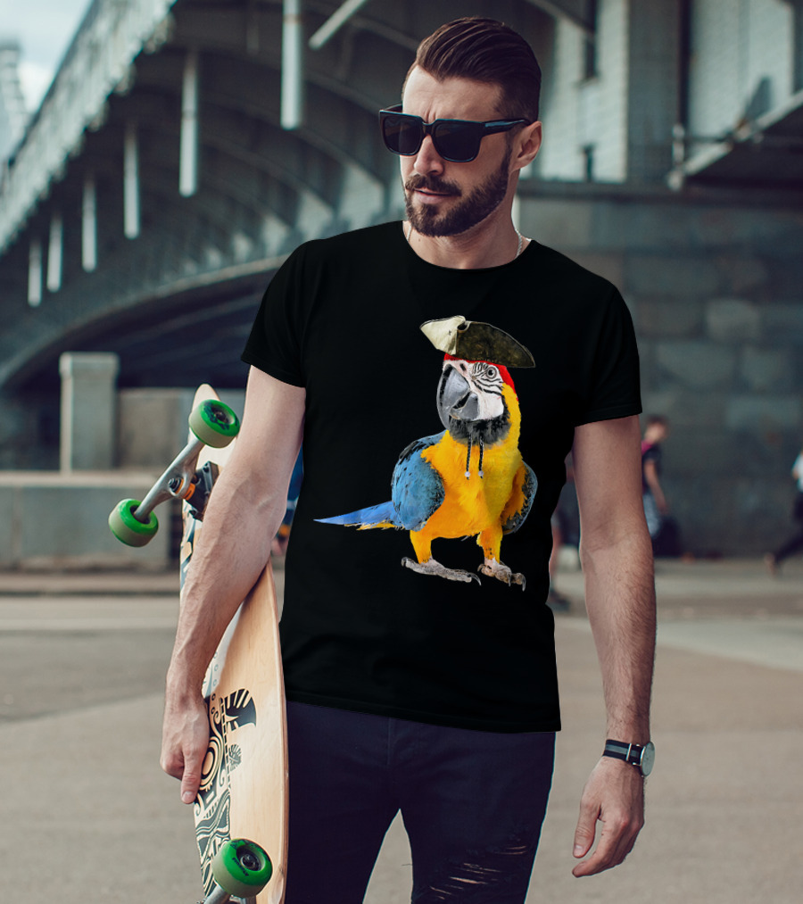 Parrot Of The Caribbean Bird Pirate Hall Macaw With Tricorn Hat T-Shirt