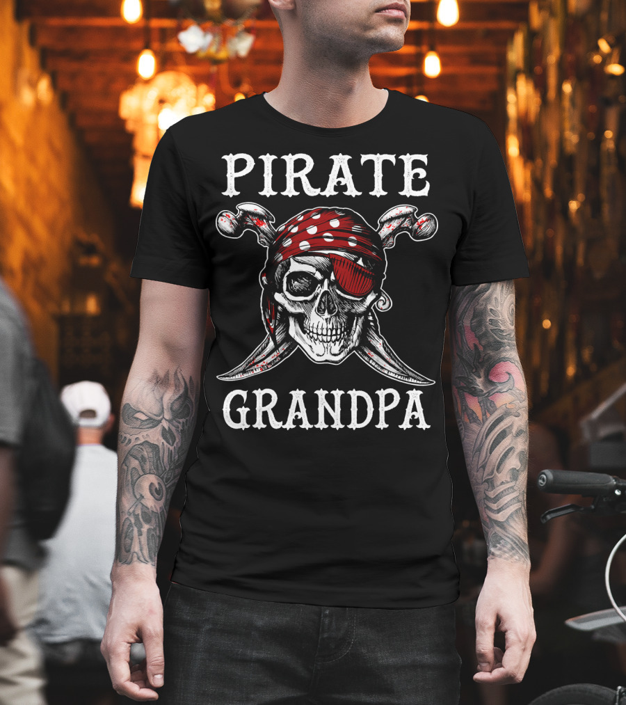 Pirate Grandpa Skull Halloween Eyepatch Bandana Crossed Sabers T-Shirt