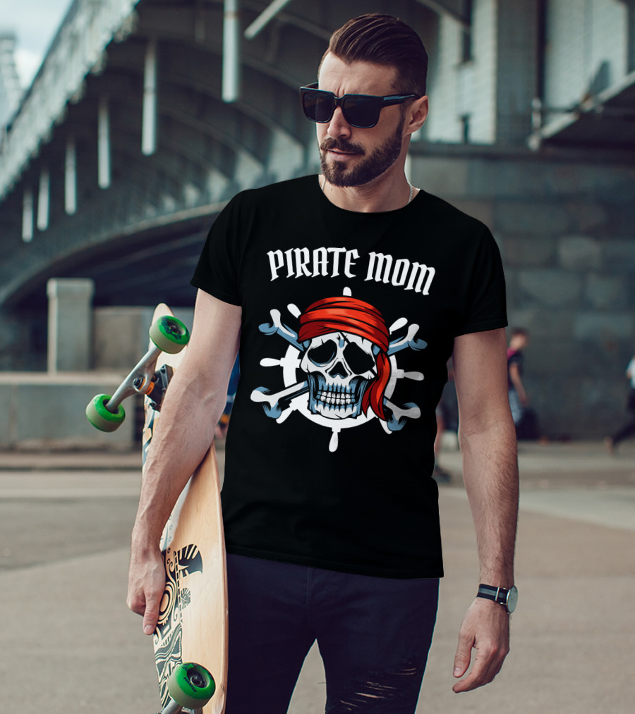 PIRATE MOM Skull Head Crossbones Red Bandana T-Shirt