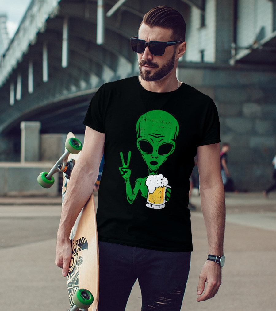 Area 51 Alien Peace Sign Drinking Beer T-Shirt