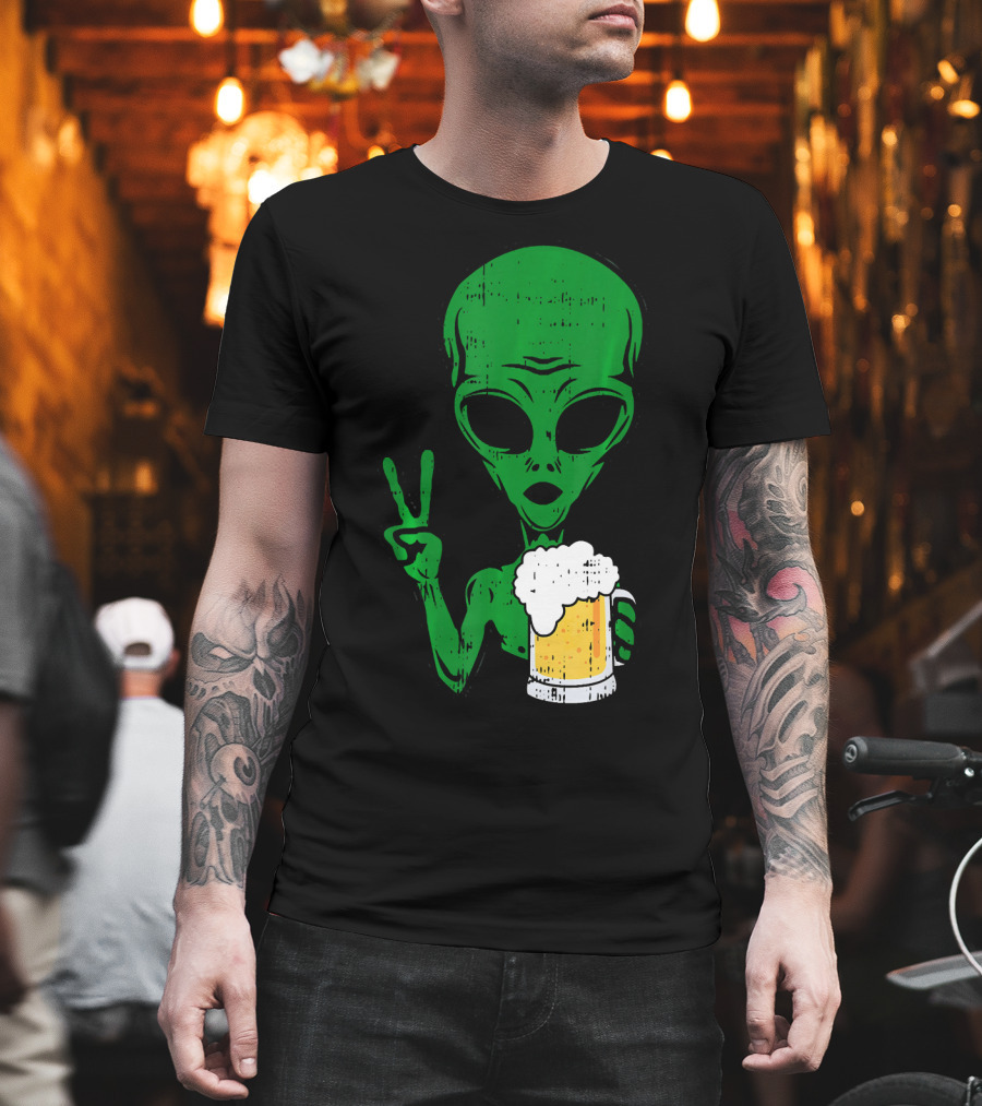 Area 51 Alien Peace Sign Drinking Beer T-Shirt