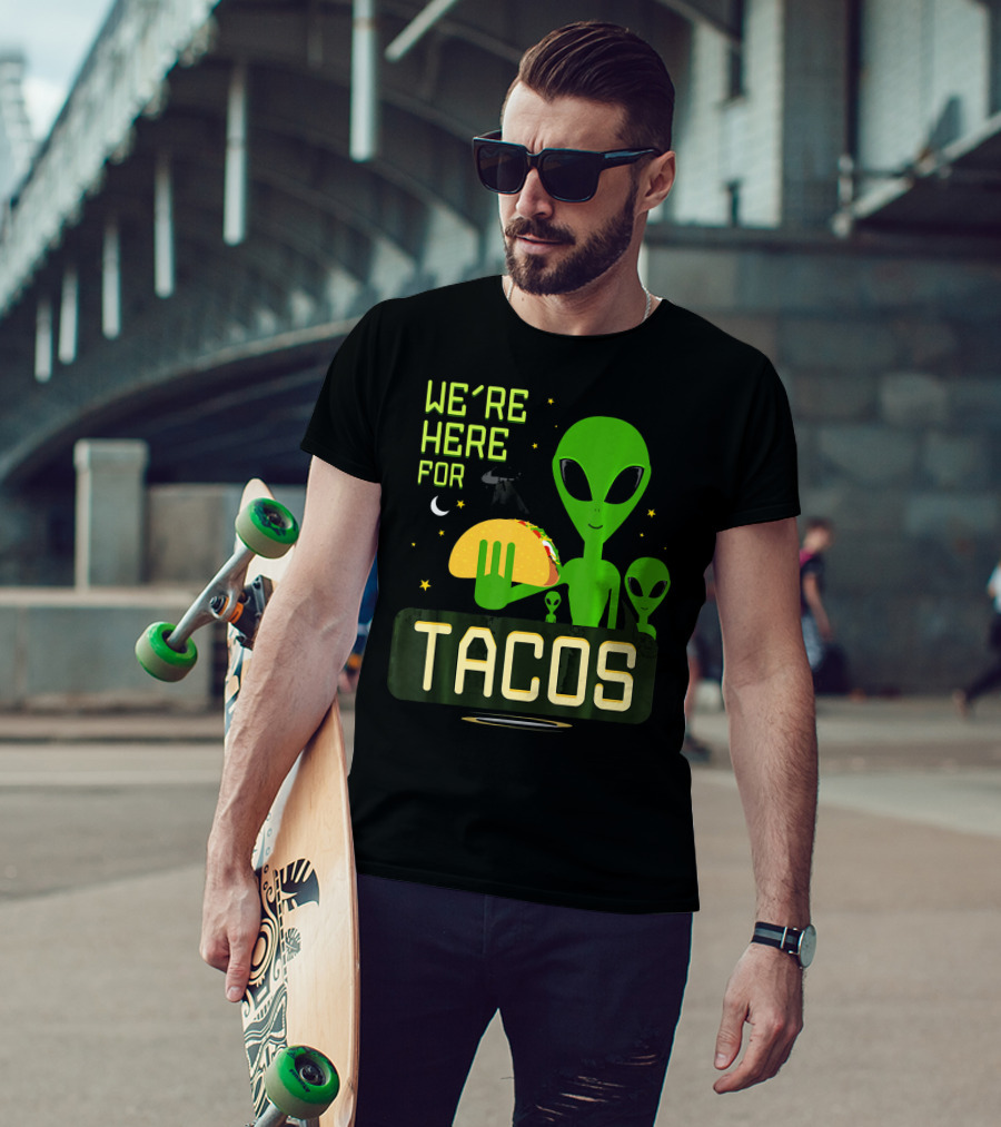 We're Here For Tacos Funny Alien UFO Holding Taco T-Shirt