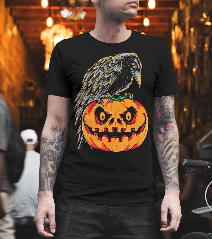 Creepy Black Raven Perched on Retro Vintage Pumpkin Halloween T-Shirt