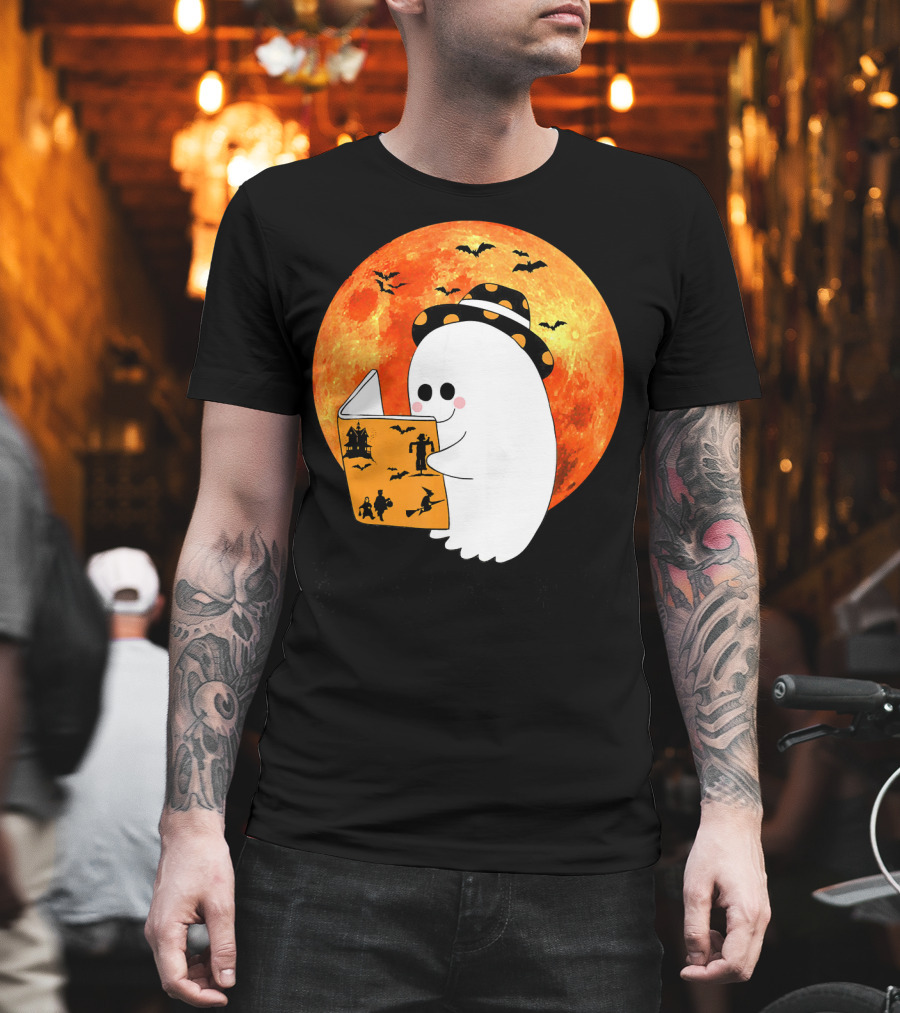 Halloween Ghost Reading Boo Books with Orange Moon and Bats T-Shirt