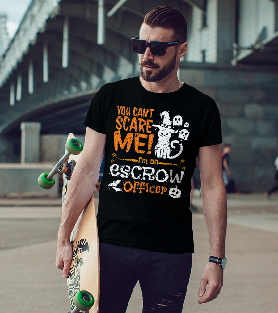 You Can't Scare Me I'm An Escrow Officer Halloween Cat Ghosts Pumpkin T-Shirt