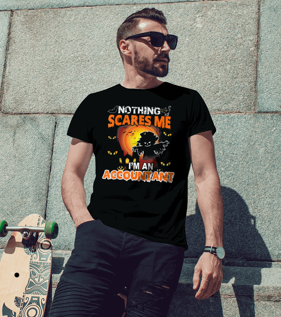 Nothing Scares Me I'm An Accountant Halloween Scarecrow And Cats T-Shirt