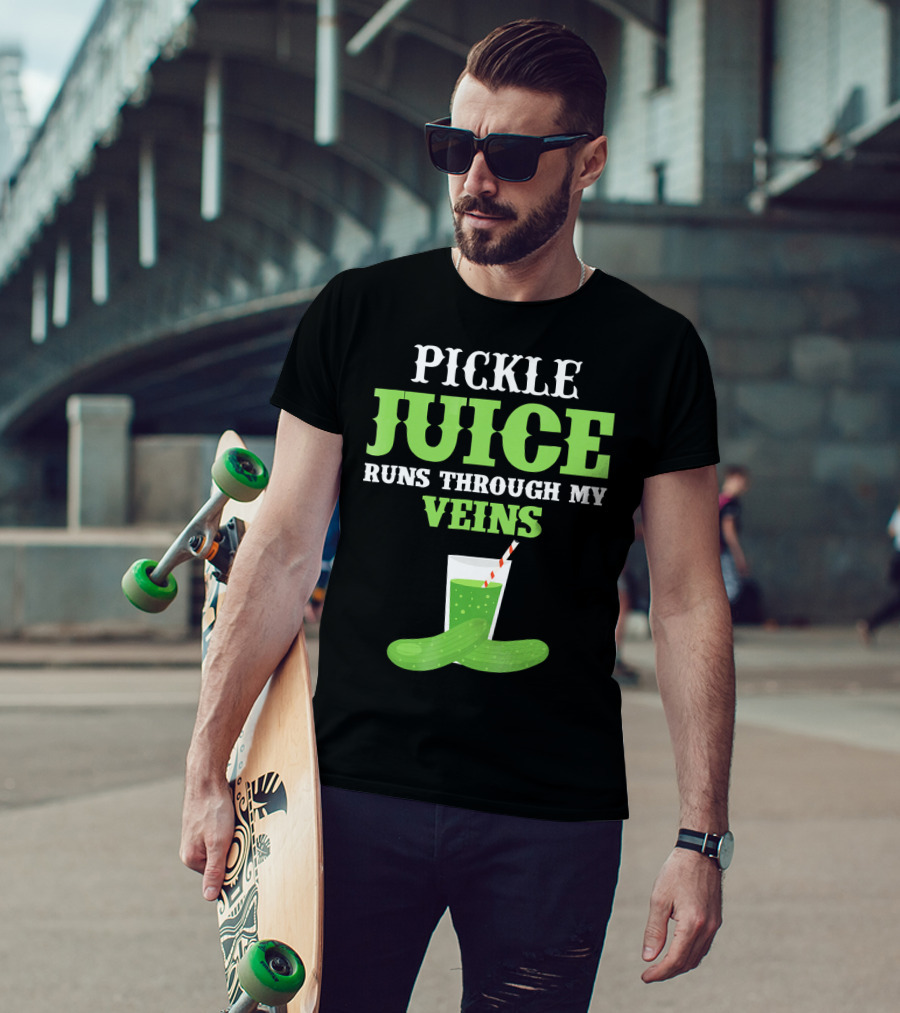 PICKLE JUICE RUNS THROUGH MY VEINS Pickle Glass Cup With Straw T-Shirt