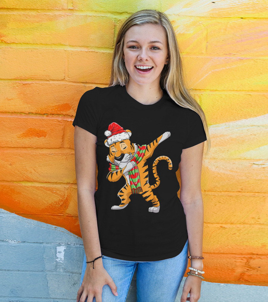 Dabbing Santa Tiger With Christmas Scarf T-Shirt