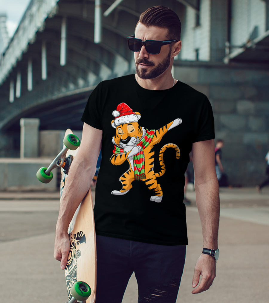 Dabbing Santa Tiger With Christmas Scarf T-Shirt