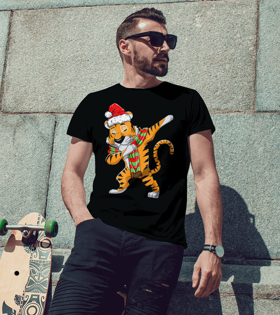 Dabbing Santa Tiger With Christmas Scarf T-Shirt