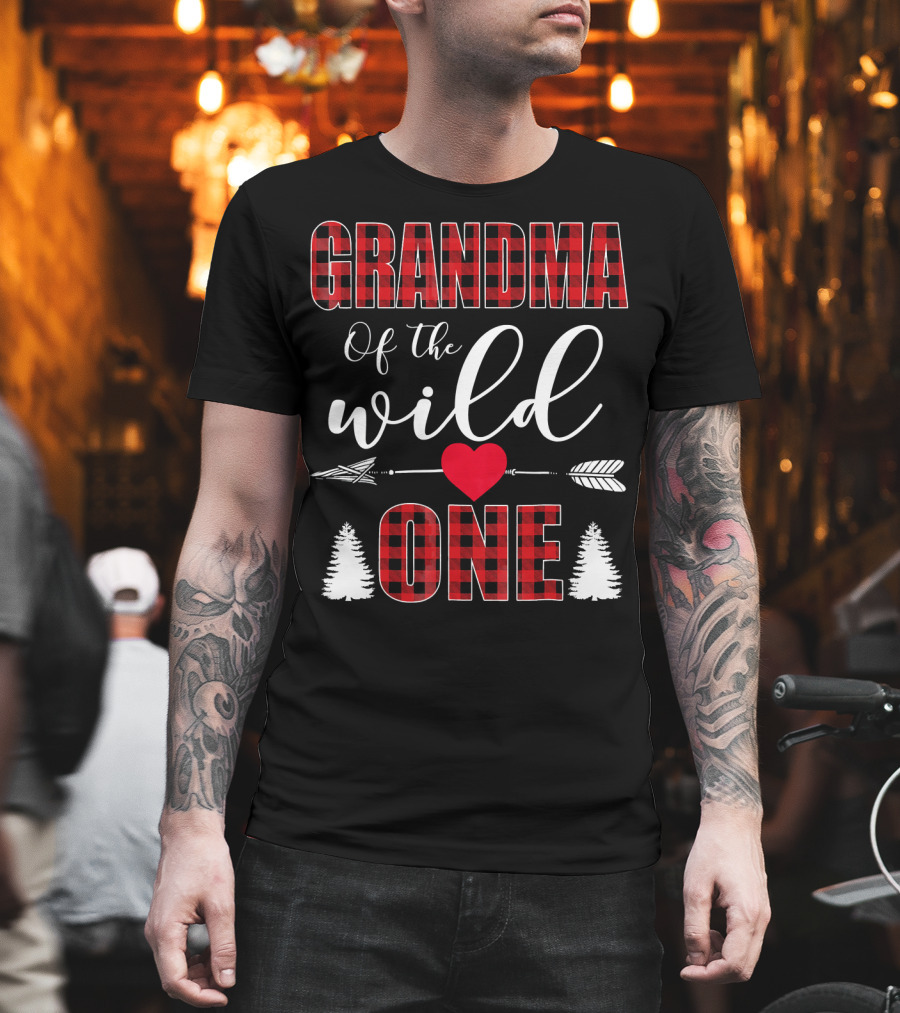 Grandma Of The Wild One 1st Birthday Buffalo Plaid Heart Arrow Trees T-Shirt
