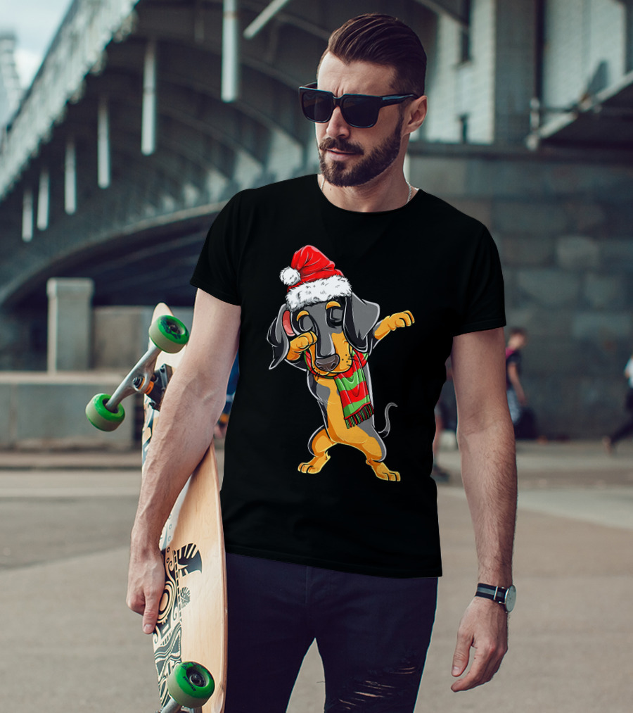 Dabbing Dachshund Santa With Christmas Hat And Scarf T-Shirt