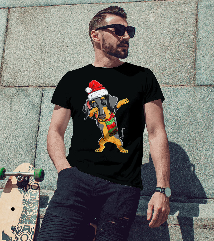 Dabbing Dachshund Santa With Christmas Hat And Scarf T-Shirt