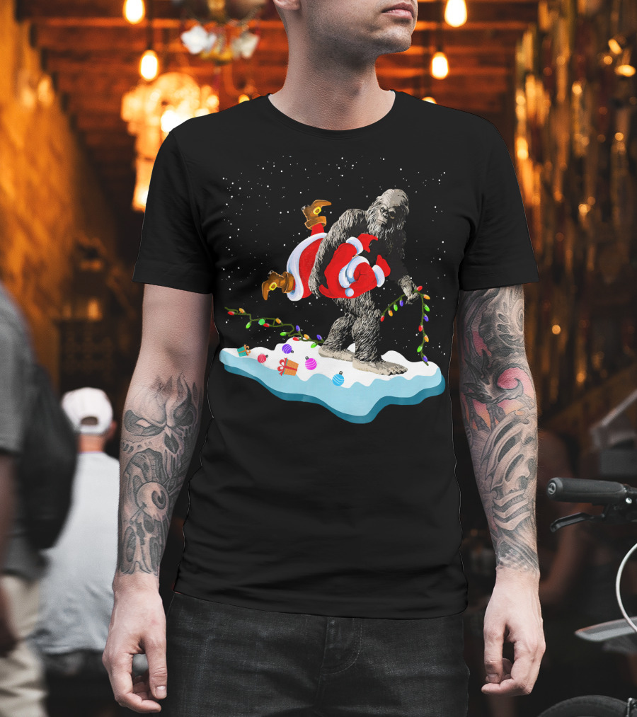 Bigfoot Abducts Santa on Christmas Eve T-Shirt