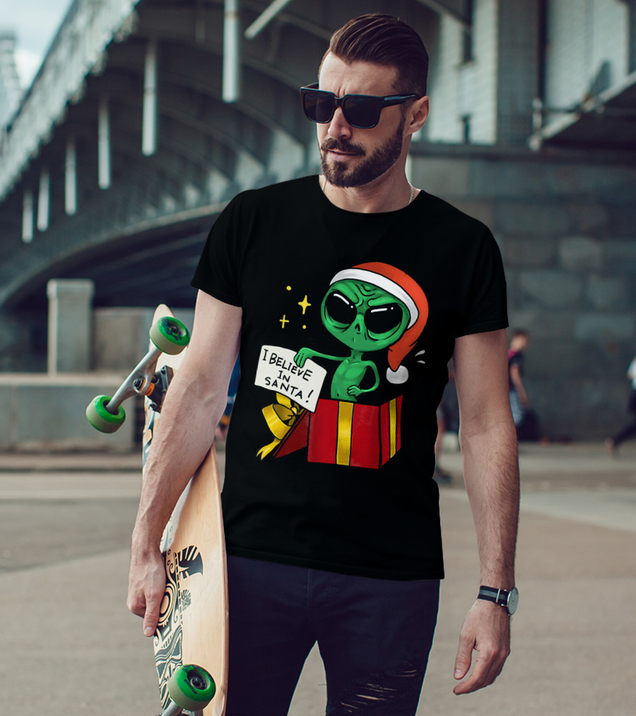 Christmas Funny Alien I Believe In Santa Present T-Shirt