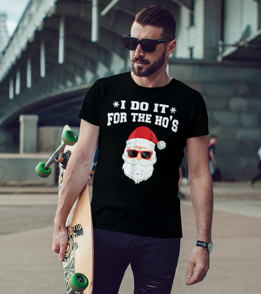 I Do It For The Ho's Funny Christmas Santa Red Hat Sunglasses T-Shirt