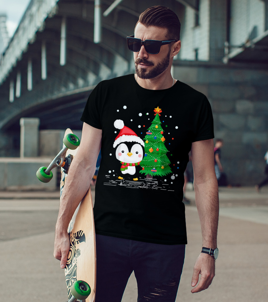 Funny Penguin Lover Santa Hat Christmas Tree Pengu T-Shirt