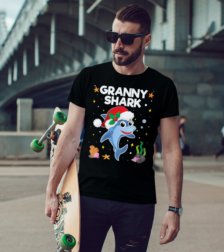 Granny Shark Santa Hat Christmas T-Shirt