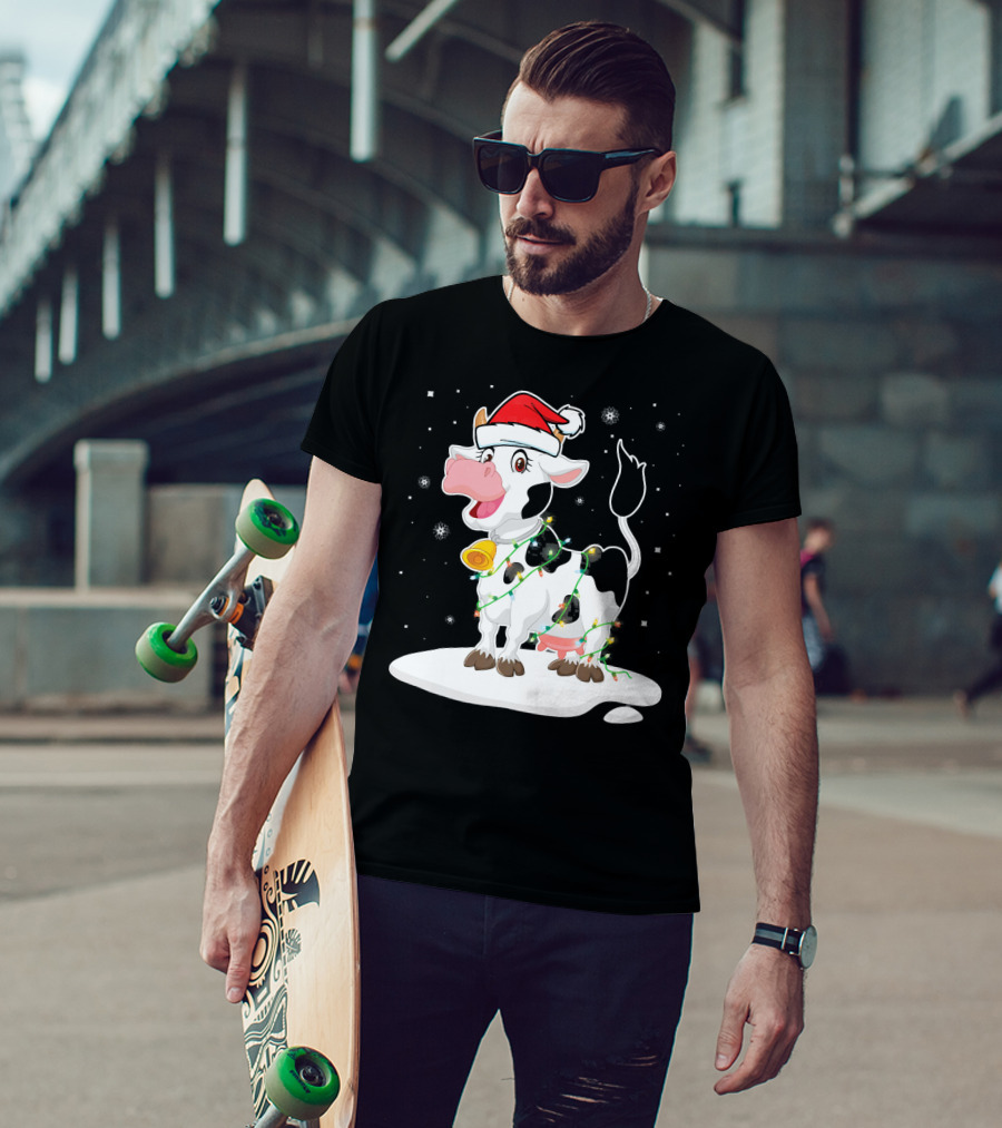 Lovely Cow Santa Xmas Lights On Snowy Tree Scene T-Shirt